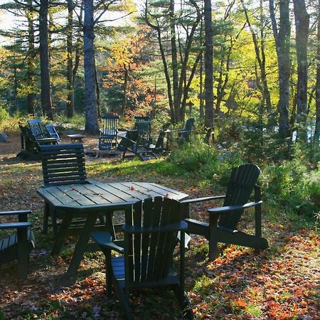 Trout Point Lodge Of Nova Scotia East Kemptville Exteriör bild