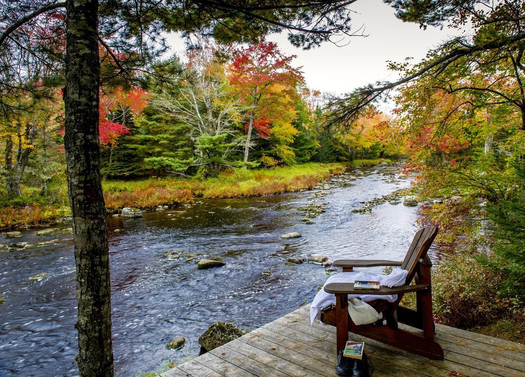 Trout Point Lodge Of Nova Scotia East Kemptville Exteriör bild