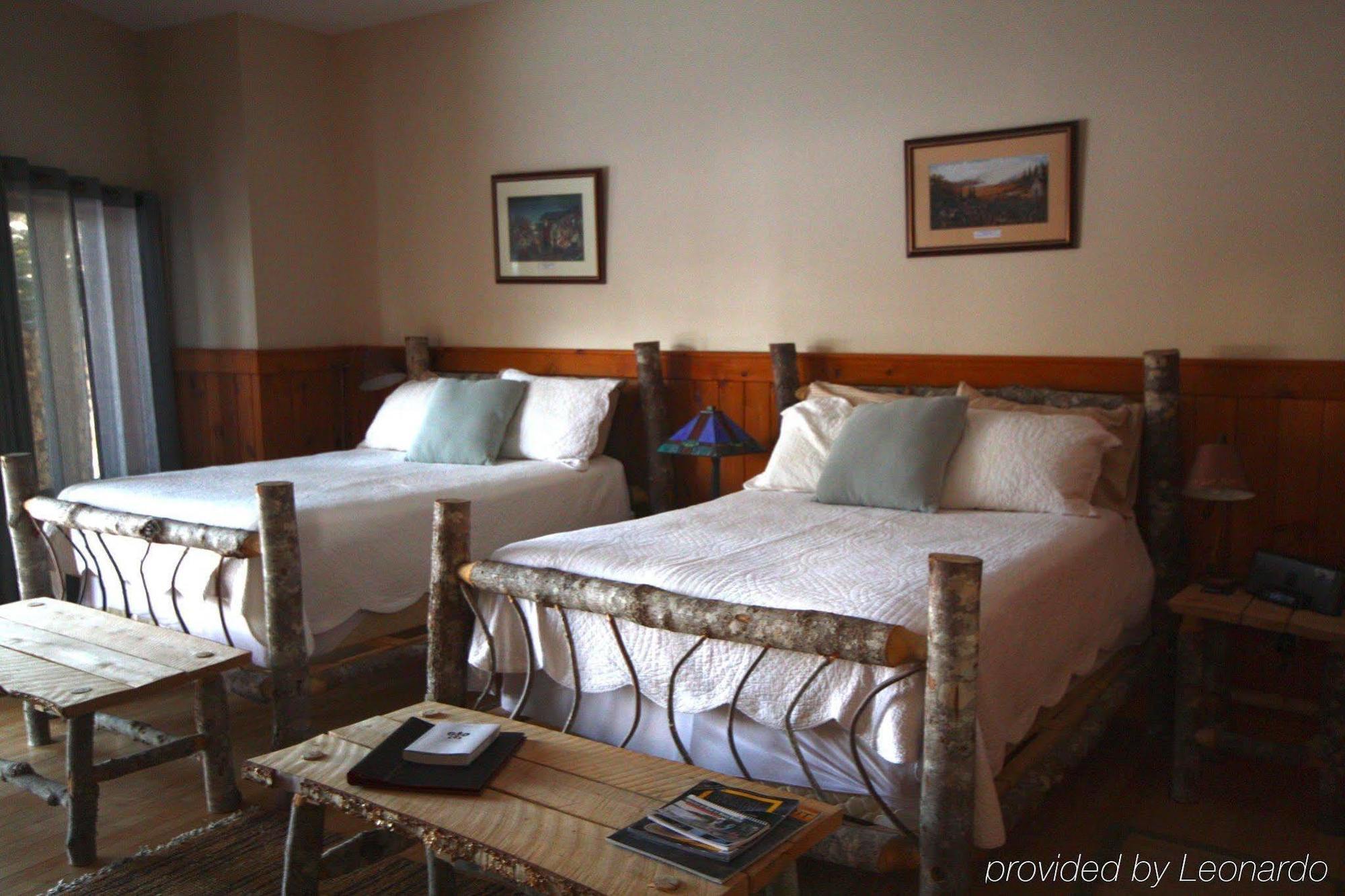 Trout Point Lodge Of Nova Scotia East Kemptville Exteriör bild