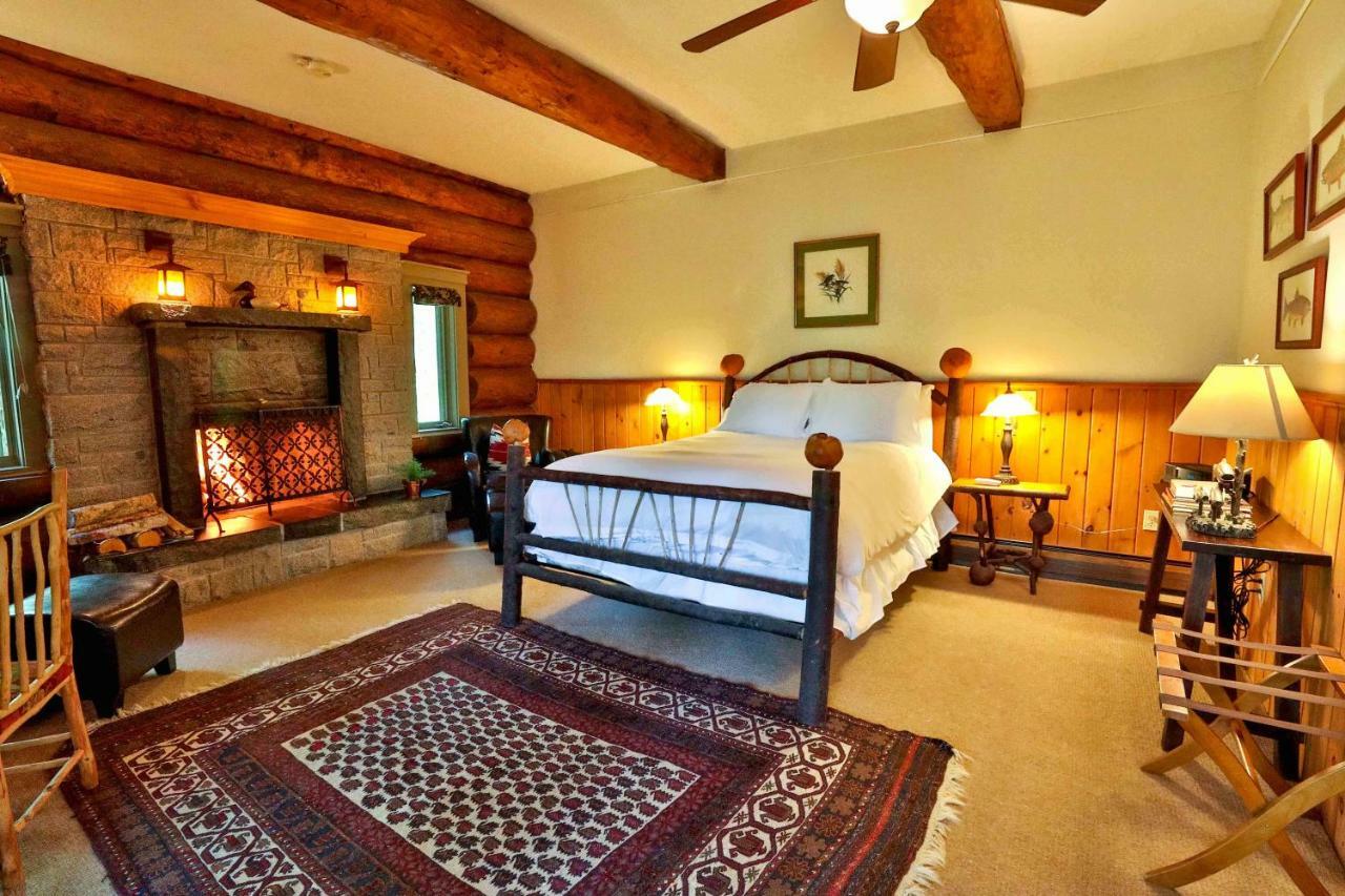 Trout Point Lodge Of Nova Scotia East Kemptville Exteriör bild